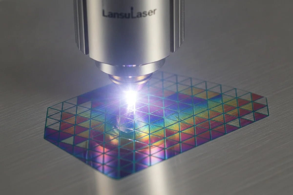 Vibrant color marking on stainless steel achieved through precise MOPA laser pulse control (ID#2)